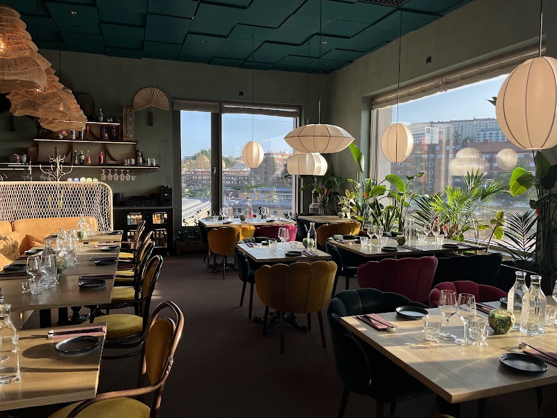 Mei Rose Rooftop Bar & Bistro